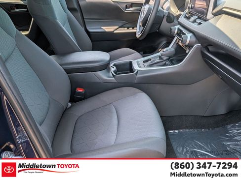 Used 2025 Toyota RAV4 XLE AWD/4WD image 36