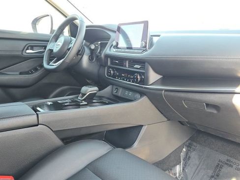 Used 2024 Nissan Rogue SV w/ SV Premium Package image 21