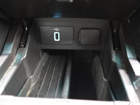 Used 2017 Ford Explorer XLT w/ Equipment Group 202A AWD/4WD image 47