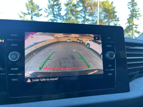 Used 2025 Volkswagen Jetta SE image 25