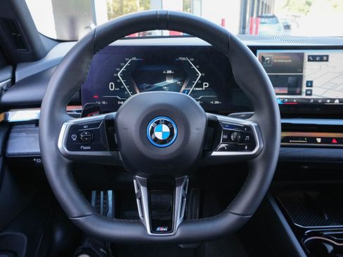 Used 2024 BMW i5 eDrive40i w/ Executive Package RWD image 17