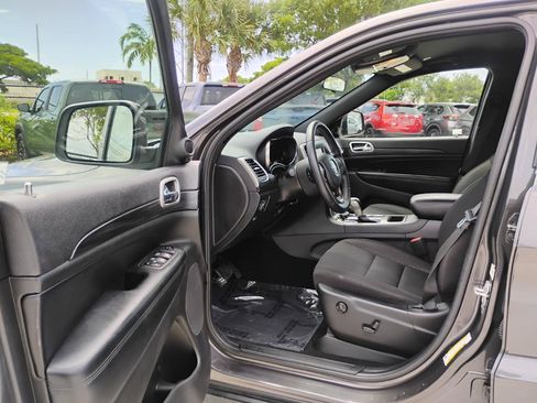 Used 2021 Jeep Grand Cherokee Laredo RWD image 33