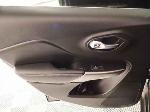 Used 2021 Jeep Cherokee Latitude Plus image 16