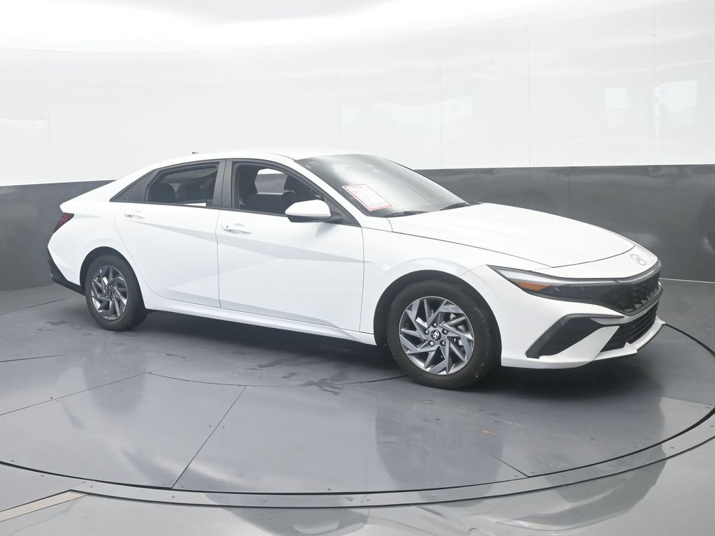 Used 2024 Hyundai Elantra SEL FWD image 8