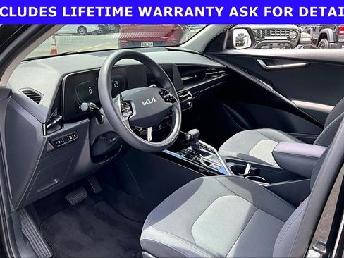 Used 2023 Kia Niro LX FWD image 11