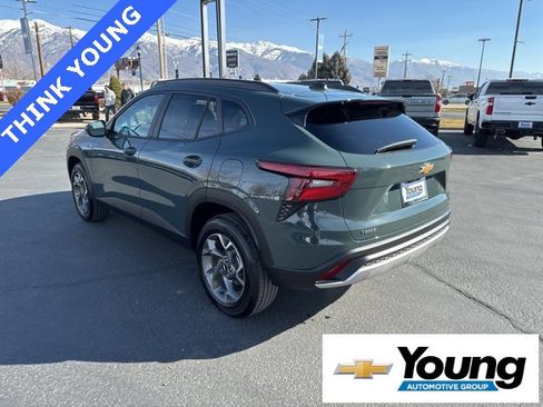 Used 2025 Chevrolet Trax LT image 5