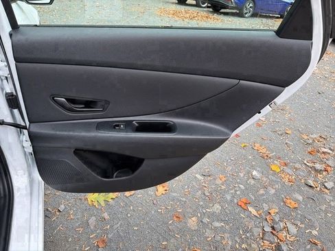 Certified 2025 Hyundai Elantra SEL image 15