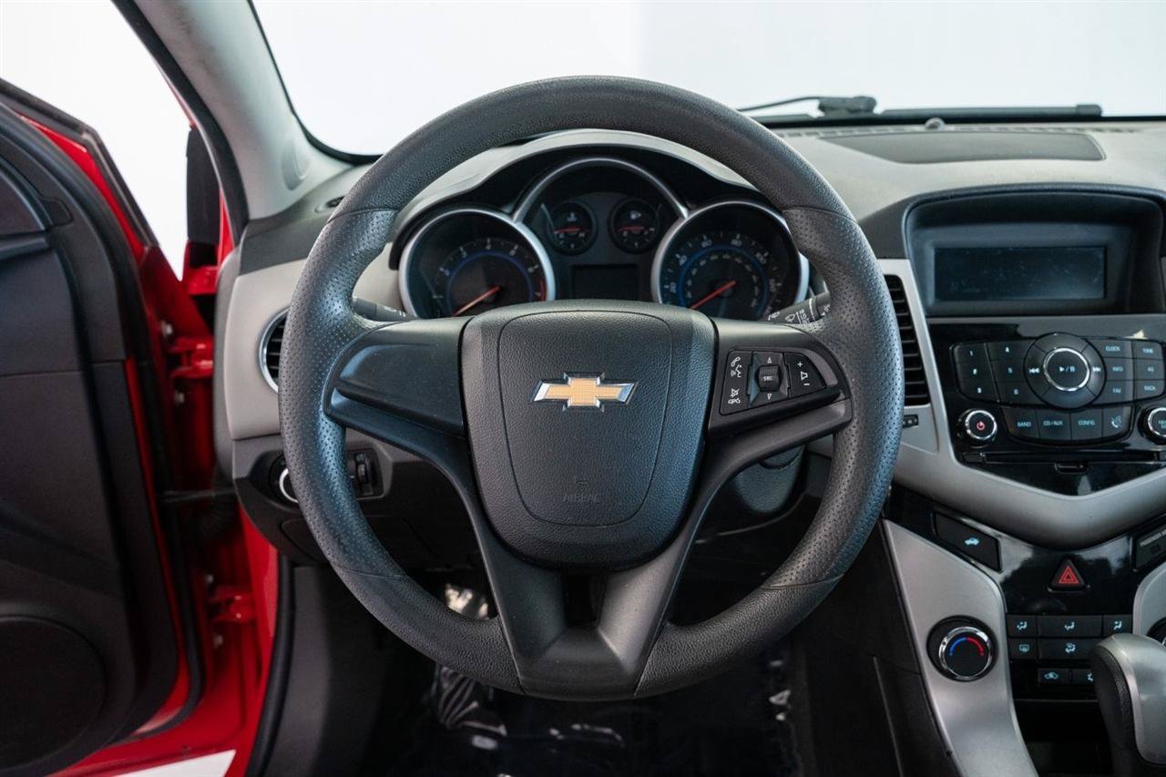 Used 2015 Chevrolet Cruze LS FWD image 15
