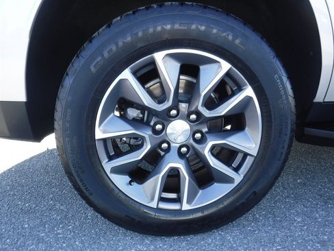 Used 2024 Chevrolet Tahoe LT w/ Luxury Package image 5