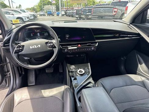Used 2023 Kia Niro EX w/ EX Cold Weather Package FWD image 30