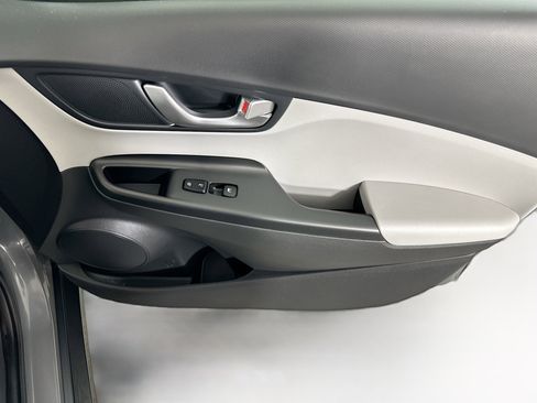 Used 2023 Hyundai Kona SE w/ Cargo Package image 29