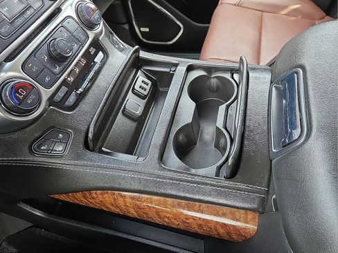 Used 2019 Chevrolet Tahoe Premier w/ Premier Plus Edition image 25