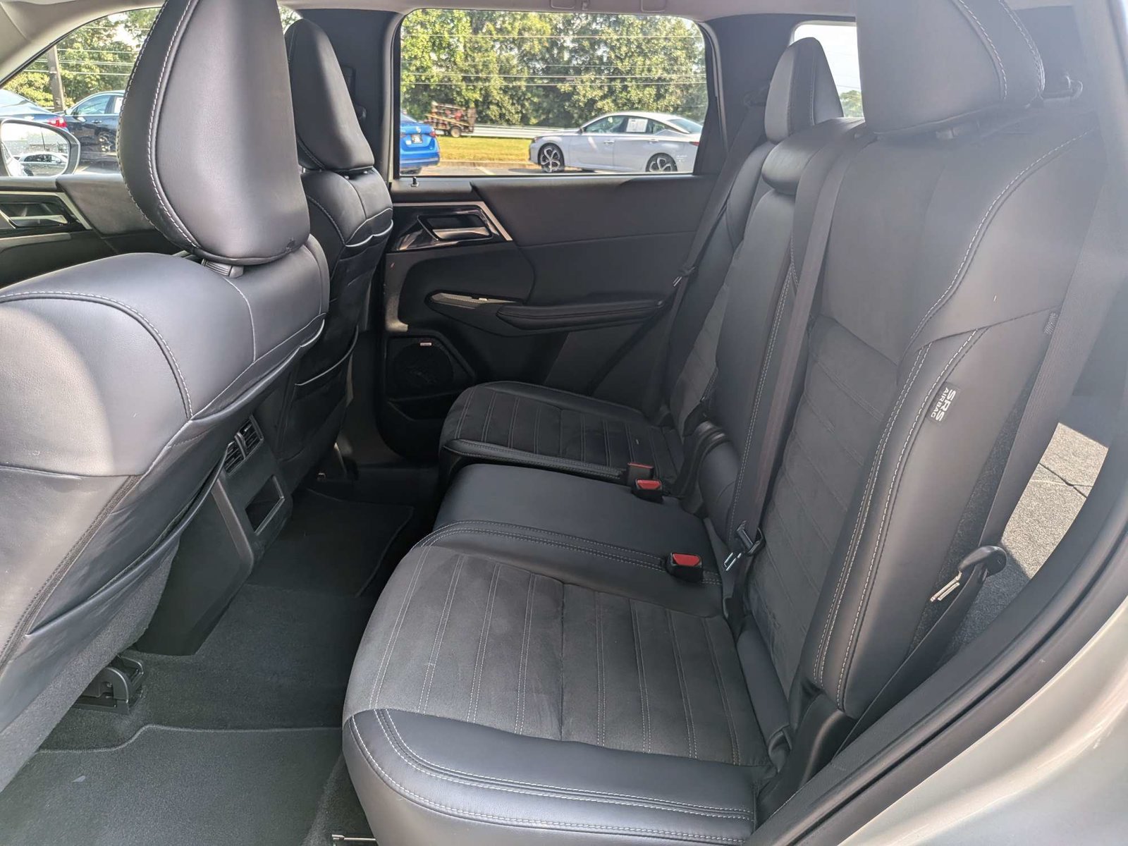 Used 2025 Mitsubishi Outlander SE FWD image 13