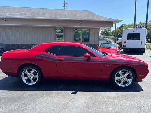 Used 2012 Dodge Challenger R/T RWD image 6