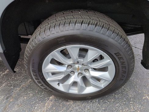 Used 2025 Chevrolet Silverado 1500 Custom image 10