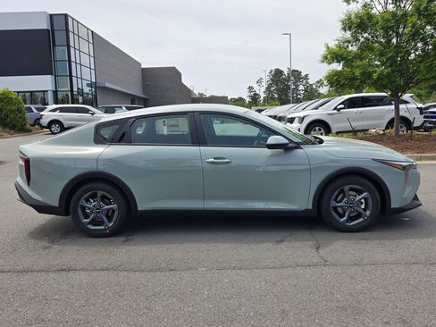 New 2026 Kia K4 LXS FWD image 8