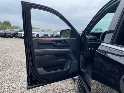 Used 2025 GMC Yukon Denali AWD/4WD image 26
