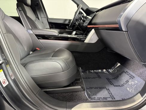 Used 2024 Land Rover Range Rover Long Wheelbase SE image 32