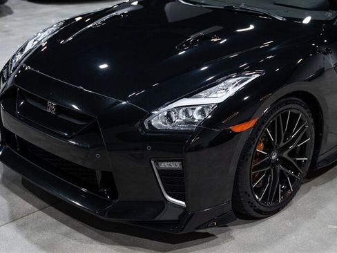 Used 2021 Nissan GT-R Premium AWD/4WD image 11