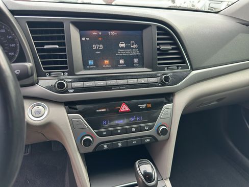 Used 2018 Hyundai Elantra Limited image 8
