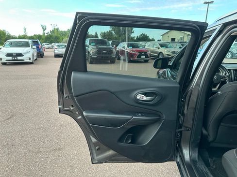 Used 2014 Jeep Cherokee Latitude FWD image 21