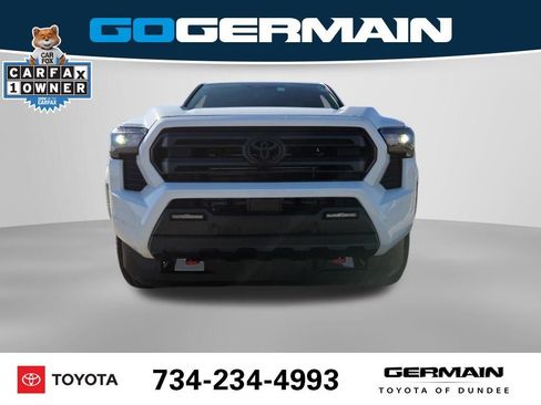 Used 2025 Toyota Tacoma SR5 AWD/4WD image 3