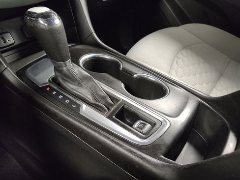Used 2018 Chevrolet Equinox LS FWD image 26