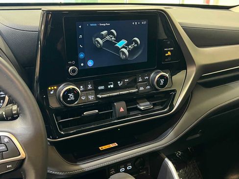 Certified 2024 Toyota Highlander XLE image 24