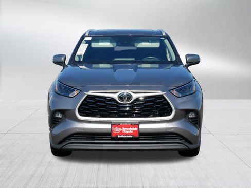 Certified 2025 Toyota Highlander XLE AWD/4WD image 2