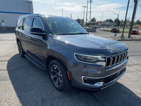 Used 2023 Jeep Wagoneer Series III w/ Preferred Equipment Group AWD/4WD image 4