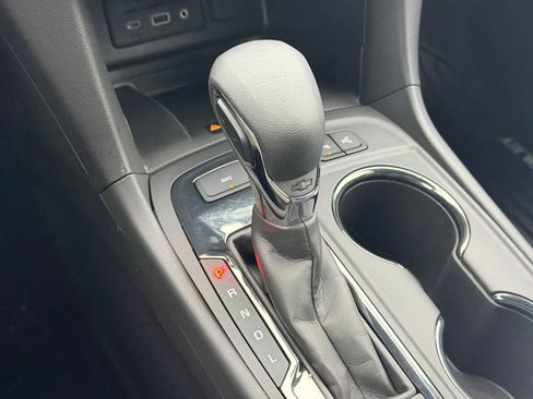 Used 2024 Chevrolet Equinox Premier image 31