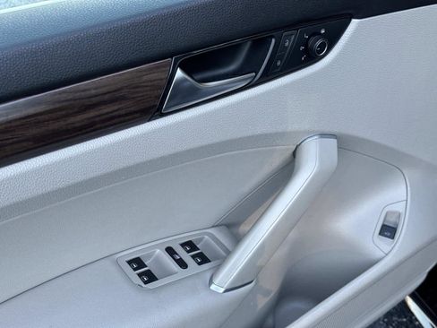 Certified 2020 Volkswagen Passat 2.0T SEL image 18