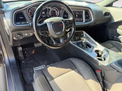 Used 2021 Dodge Challenger SXT image 15