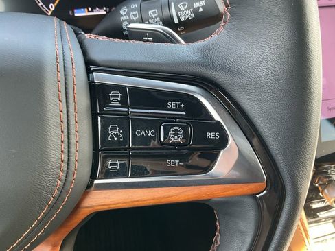 Used 2025 Jeep Grand Cherokee Summit image 31