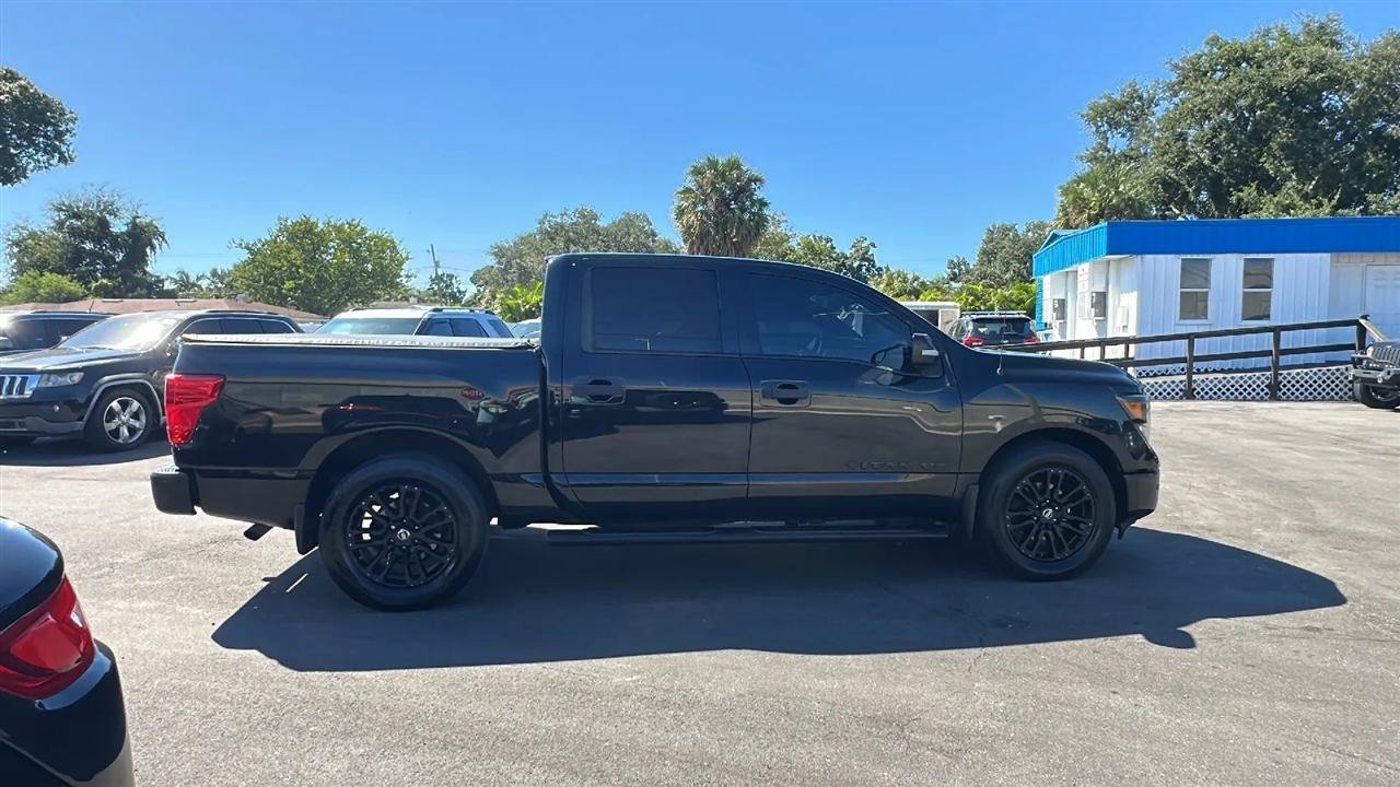 Used 2019 Nissan Titan SV w/ SV Convenience Package RWD image 8