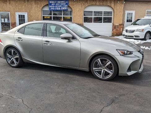 Used 2018 Lexus IS 300 AWD w/ Comfort Package image 5