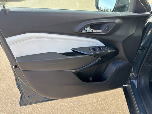 Used 2025 Chevrolet Trax LT FWD image 6