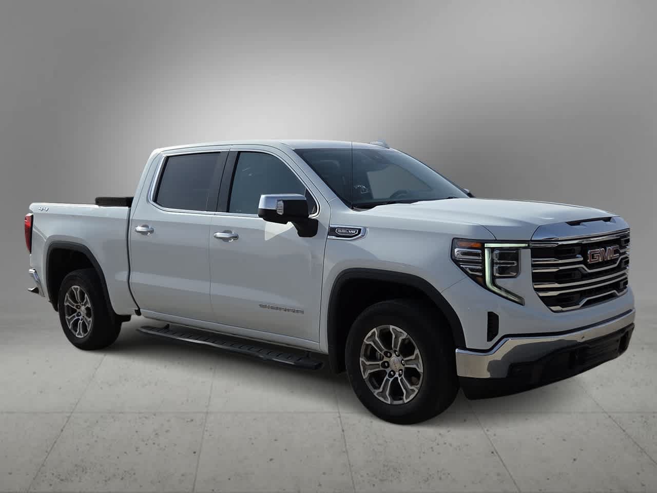 Used 2023 GMC Sierra 1500 SLT AWD/4WD image 2