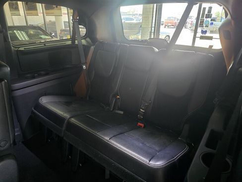 Used 2017 Dodge Grand Caravan SXT w/ Driver Convenience Group FWD image 11