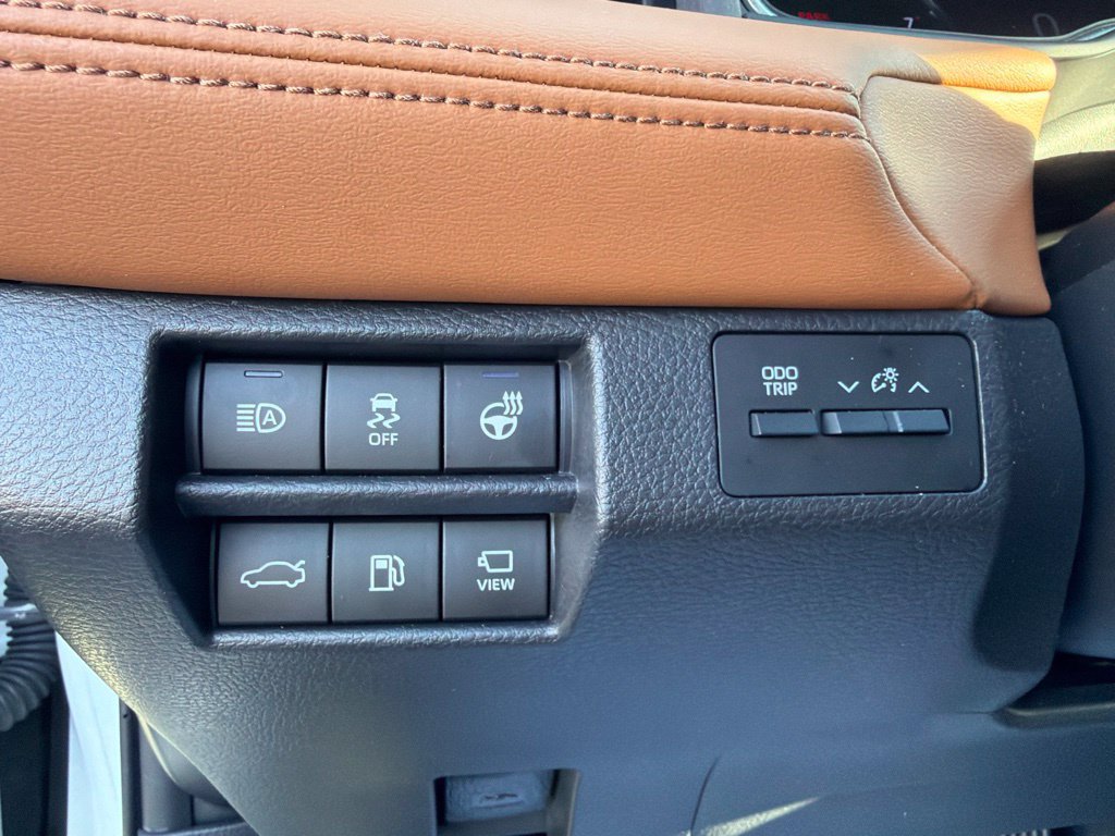Used 2020 Toyota Avalon Limited w/ Advanced Safety Package FWD image 22