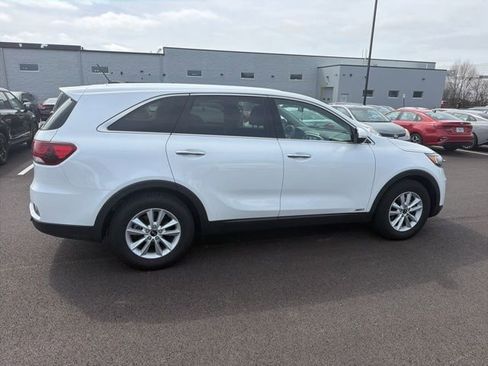 Used 2019 Kia Sorento LX image 12