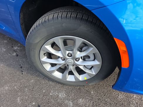 New 2026 Chrysler Pacifica Select image 30