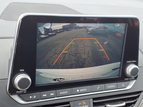 Used 2024 Nissan Altima 2.5 SV FWD image 19