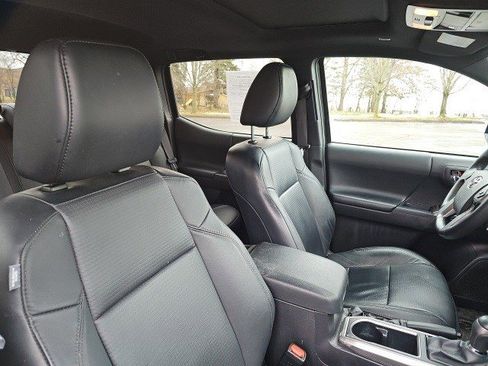 Used 2023 Toyota Tacoma Limited image 12