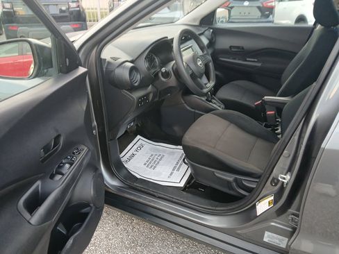 Used 2024 Nissan Kicks S FWD image 9