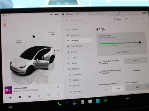 Used 2022 Tesla Model Y Performance AWD/4WD image 22