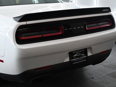 Used 2016 Dodge Challenger SRT Hellcat image 11