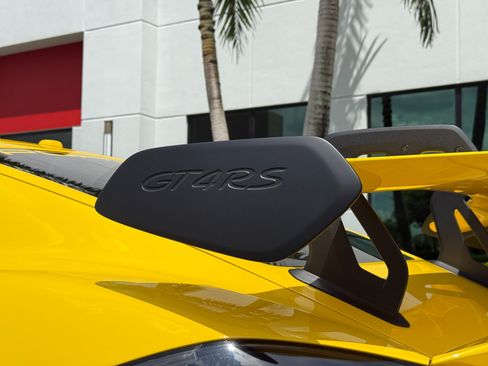 Used 2025 Porsche 718 Cayman GT4 RS RWD image 17