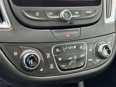 Used 2017 Chevrolet Malibu Premier w/ Premier Sun and Wheel Package image 18