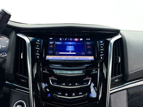 Used 2016 Cadillac Escalade Platinum AWD/4WD image 25